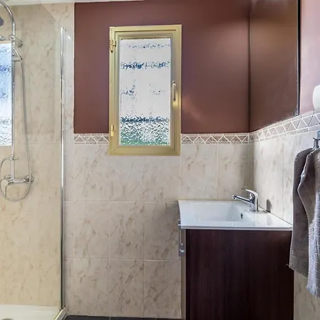 For Rent In Nyaraló *